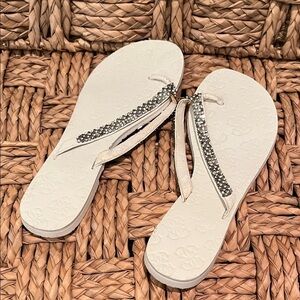 Guess White Rhinestone Thong Sandals leather uppers size 8